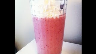 Healthy Strawberry amp Banana Smoothie Recipe [upl. by Sinnaiy]