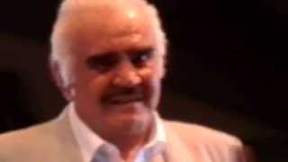 Vicente Fernandez llora en su ultimo concierto [upl. by Phina]