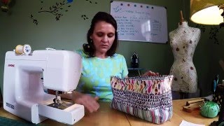 How to sew a medium size zippered travel bag [upl. by Moguel]