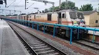 12245 HOWRAH to SMVT BENGALURU DURONTO Express Arrival at JOLARPETTAI JN indianrailways railway [upl. by Annuahs]