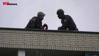 Inzet arrestatieteam persoon uit woning gehaald [upl. by Eelatan421]