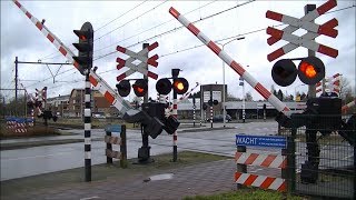 Spoorwegovergang Deurne  Dutch railroad crossing [upl. by Nisen]