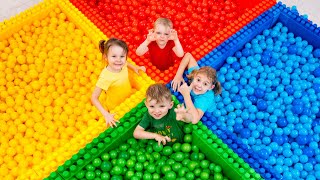 Cinq enfants jeux amusants avec des jouets colorés [upl. by Niwri]