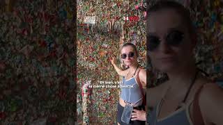 Un mur de chewinggums est devenu une attraction touristique à Seattle [upl. by Ikcim129]