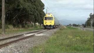 Silver Fern Railcar on Bunnythorpe Dip near Palmerston North NZ [upl. by Ambrogino]