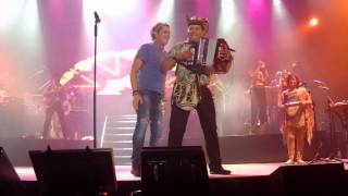 Carlos Vives canta La Celosa y La Cañaguatera en Málaga [upl. by Edythe]