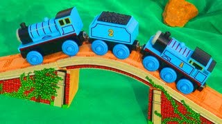 Thomas and Friends Arched Stone Bridge Rail  Wooden Thomas Tank Engine amp Edward Train Toy Review [upl. by Judenberg]