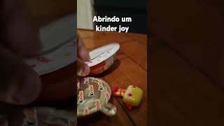 Abrindo um kinder joy [upl. by Reinald]