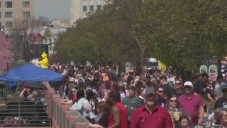 Hundreds experience eclipse on Evansvilles riverfront [upl. by Inez]