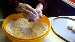 How to Make Mommas Homemade Biscuits [upl. by Reid]