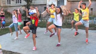 Street dance HipHop Уличные танцы Маленькие дети танцуют хипхоп Праздник во дворе2013 [upl. by Maddy]