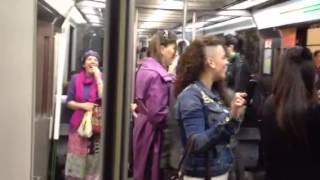 1 Risa en el Metro de Bilbao en día mundial de la Risa [upl. by Esenwahs]