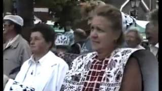 Bruidsshow in Klederdracht in Spakenburg 1990mp4 [upl. by Declan399]