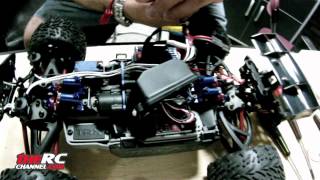 Putting led lights on the Traxxas 116 erevo [upl. by Akimrej]