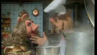 Muppet Show The Swedish Chef  Hot Dogs ep 404 [upl. by Leamhsi567]