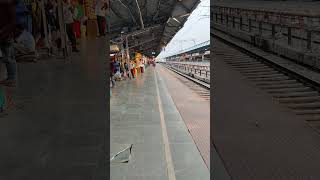 Bahar banke aao main tumhari duniya mein railwaystation viralvideo muzaffarpur manishcmd001 [upl. by Ttayw829]