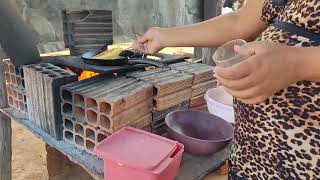 minha mãe fazendo bolo de caco para o café [upl. by Ybocaj]