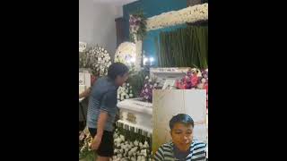 A Brave Husband singing on his Wifes Funeral  How do you heal a broken heart [upl. by Nnaeinahpets]