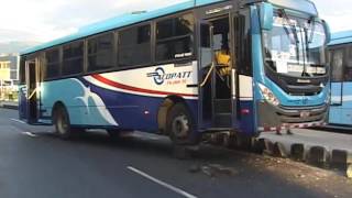 ACCIDENTE DE BUS EN CARRIL DEL SITRAMSS GENERO TRÁFICO [upl. by Ilah]