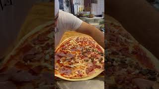 IL PIZZAIOLO PIÙ GRANDE DEL MONDO 😆😆😆🍕🤩🙏strapizzando allinfinito [upl. by Dori]