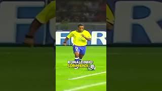 Un TIRO LIBRE muy ELEGANTE en el FÚTBOL ⚽️ futbol ronaldinho madridista [upl. by Onibag585]