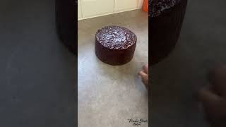 How to put fondant icing on a round cake  Best way to put fondant on a round cake [upl. by Mallon]