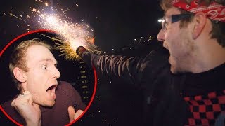 VUURWERK AFSTEKEN VANAF MIJN HAND [upl. by Dnalrag]