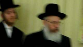 Reb Gedaliah Weinberger Welcoming the Skverer Rebbe to Flatbush [upl. by Lime]