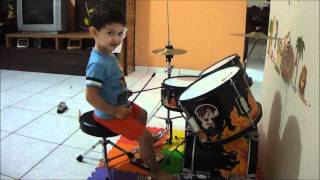 Bebê de 2 anos tocando bateria FILIPE 2° vídeo [upl. by Mendoza]