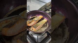 Pan cooked salmon how i cook the perfect salmon always food cooking salmon foodshorts [upl. by Bernadina]