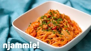 Pasta met scampi en tomatenroomsaus Recept  njammie [upl. by Barbur863]