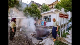 Tülin Berbergil  Evlerinin Önü Bulgur Kazanı [upl. by Aneehsar]