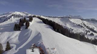 Vues aériennes  les pistes de Morillon sur le domaine skiable du Grand Massif [upl. by Gabrielson]