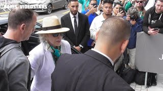 Faye Dunaway with fans in front of her hotel  Cannes 15 may 2024 Film Festival [upl. by Anatak610]