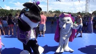 SeaWorlds Halloween SPOOKTACULAR Overview w Shamu TrickorTreating Characters Merchandise [upl. by Tse]