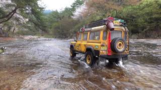 110 Scale Land Rover DEFENDER D110 CAMEL TROPHY Off Road 2 [upl. by Haynor648]