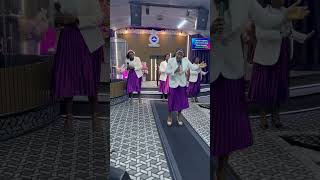 Olorun to lagbara…osubare ma re ooo eee ee osubare mare ooworshipmusic viralvideo [upl. by Pansie]