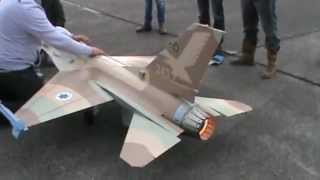 Modelvliegtuig Schaalmodel F 16 [upl. by Huesman]