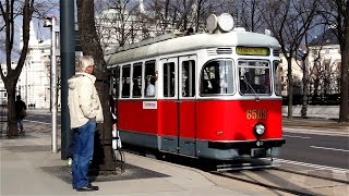 Straßenbahn Wien  Zwischen Schottentor und Wiener Ringstraße 2015 [upl. by Holmen768]