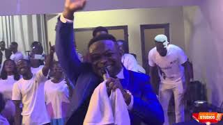 Kwaku Gyasi Praise Medley with the hosts for Aseda Praise at ICGC Judah Temple [upl. by Ecyor]