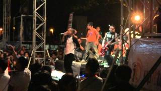 Kamikazee  Martyr Nyebera  UP Fair 2012 [upl. by Larrad]