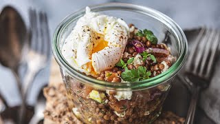 Recette  Salade de lentilles au saumon fumé et œuf poché [upl. by Siugram]