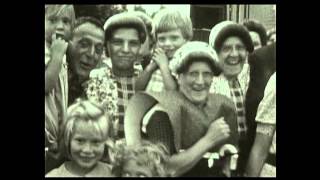 Uit de oude doos film uit 1952  Wachten op de optocht [upl. by Elbart]