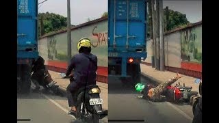 AJAIB Setelah Terlindas Truk Trailer Orangnya Masih Bisa Berdiri [upl. by Jethro]