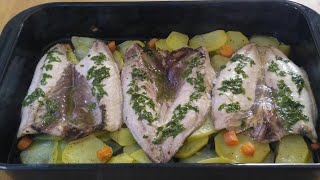 Merluza al Horno con Patatas y Berberechos [upl. by Anilosi]