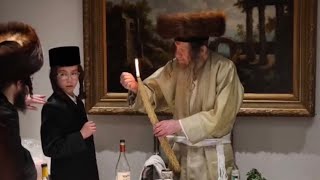 Lelov Nikolsburg Rebbe Making Havdalah Motzei Shabbos  האדמו”ר מלעלוב ניקעלשבורג בהבדלה מוצאי שבת [upl. by Rodrick]