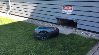 Gardena SILENO City Mähroboter Automower Mower Garage mit Tor Door [upl. by Mcquillin]