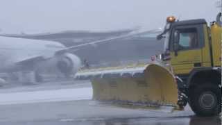 Aéroports de Paris mobilisé face à la neige [upl. by Nelon819]