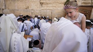 Thousands of Jewish worshippers attend priestly blessing ceremony [upl. by Akemet703]