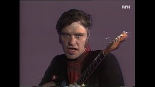 Kim Larsen  682A Kringsat af fjender official Video 1979 [upl. by Cianca]